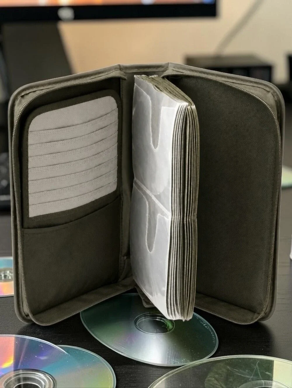 [Holds 72 Count] Nylon Black Zippered CD/DVD Storage Book Travel Transport Case.